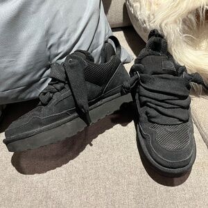 Black Lowmel Uggs Women Size 9
